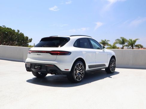 Certified 2026 Porsche Macan AWD/4WD image 9