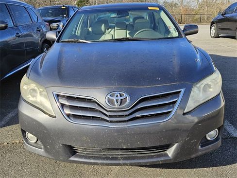 Used 2011 Toyota Camry LE image 2