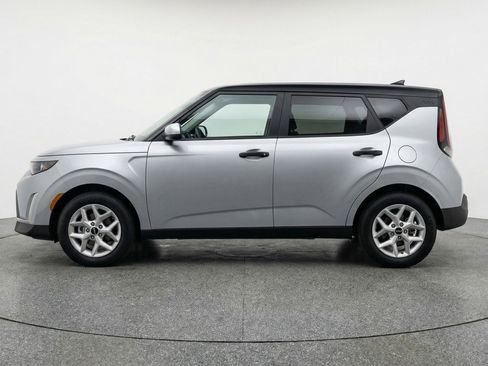 Used 2025 Kia Soul LX w/ LX Technology Package image 5