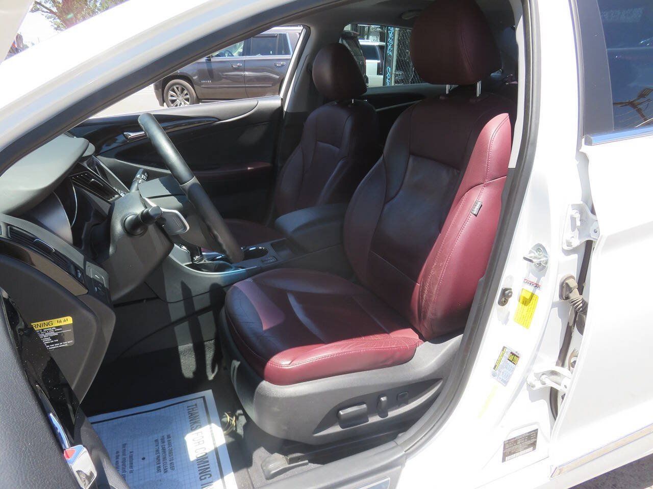 Used 2012 Hyundai Sonata Limited w/ Navigation Pkg FWD image 10