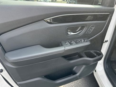 Used 2025 Honda Pilot EX-L image 20