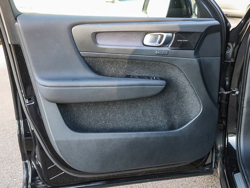 Used 2021 Volvo XC40 P8 Recharge w/ Advanced Package image 21