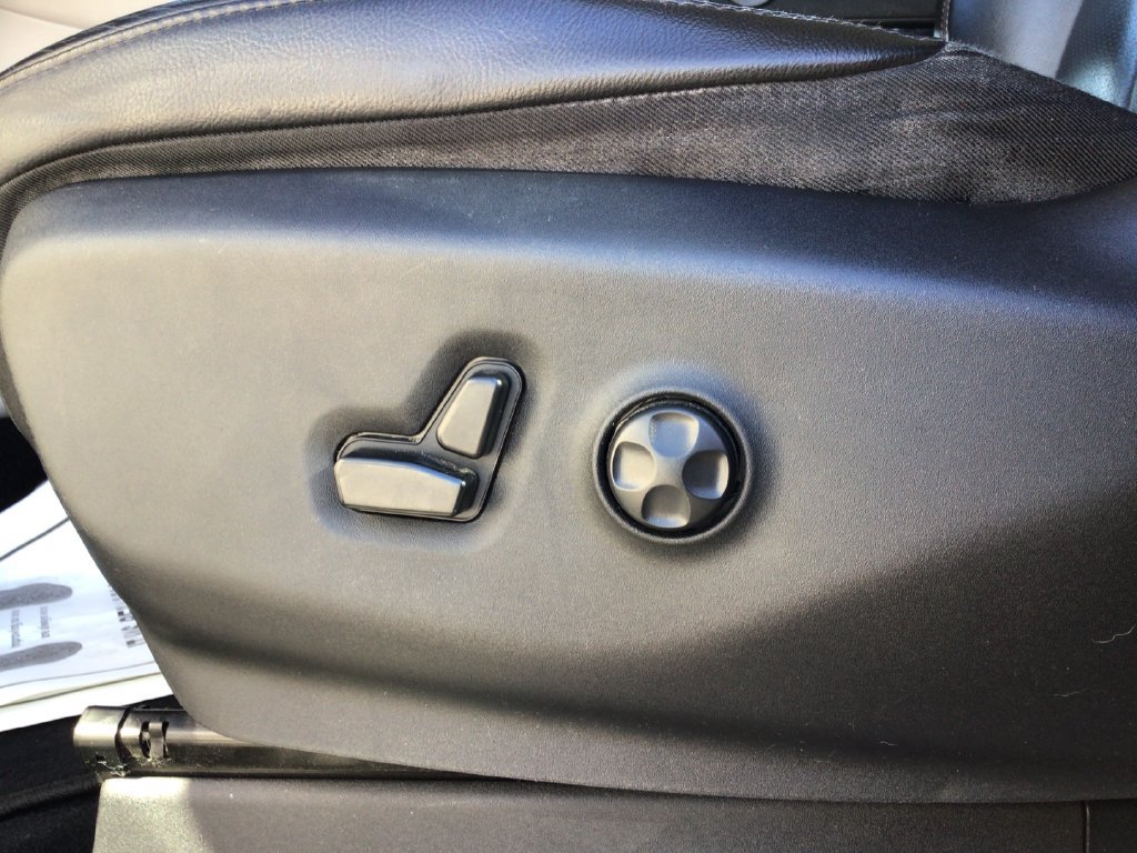 Used 2020 Chrysler Pacifica Touring-L FWD image 31