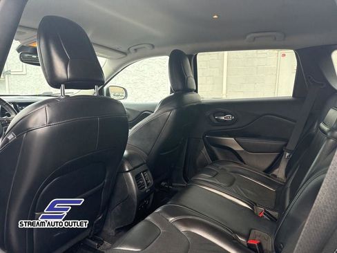Used 2019 Jeep Cherokee Limited image 19
