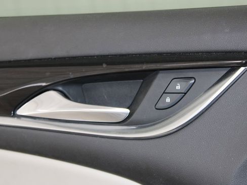 Used 2020 Buick Enclave Essence FWD image 21