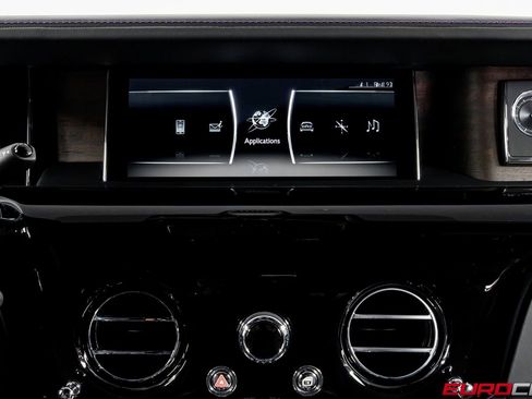 Used 2024 Rolls-Royce Phantom Sedan image 30