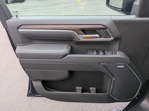 New 2025 GMC Sierra 2500 SLT w/ SLT Premium Package image 11