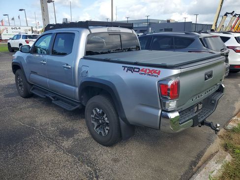 Used 2021 Toyota Tacoma TRD Off-Road AWD/4WD image 3
