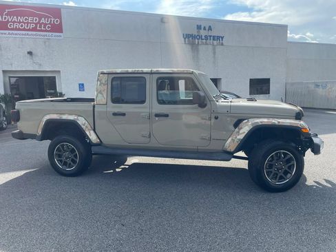 Used 2020 Jeep Gladiator Overland AWD/4WD image 5