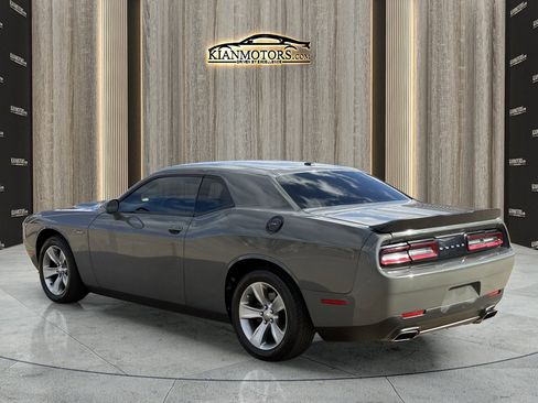 Used 2017 Dodge Challenger SXT image 5