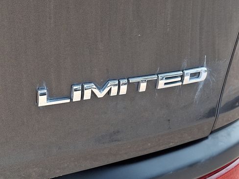 Used 2015 Jeep Cherokee Limited AWD/4WD image 32
