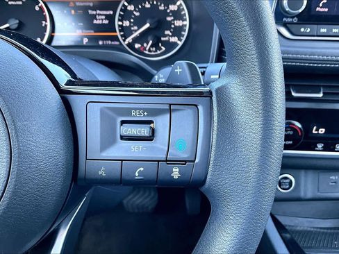 Certified 2023 Nissan Rogue SV FWD image 23