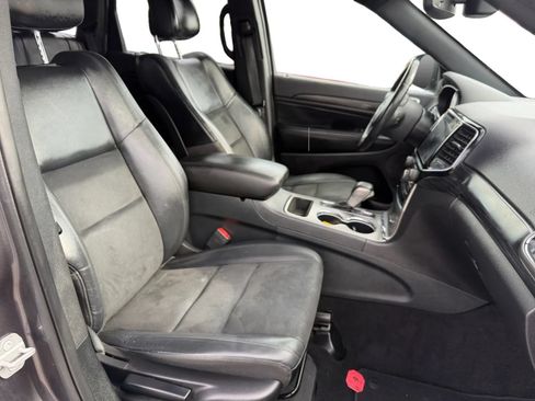 Used 2019 Jeep Grand Cherokee Laredo w/ Laredo X Package RWD image 15