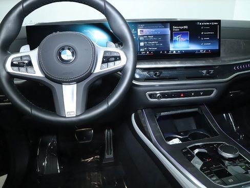 Certified 2025 BMW X7 xDrive40i w/ M Sport Package image 31