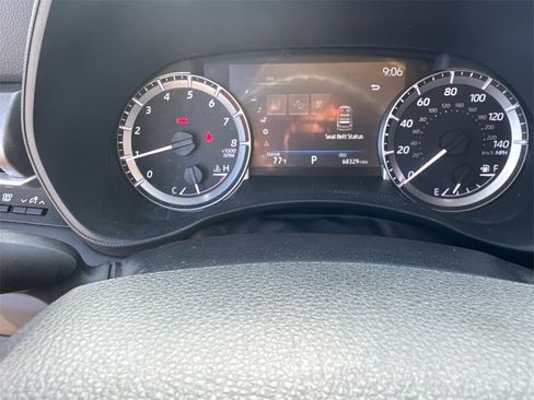 Certified 2023 Toyota Highlander L image 27