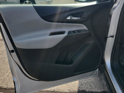 Used 2019 Chevrolet Equinox LS FWD image 21