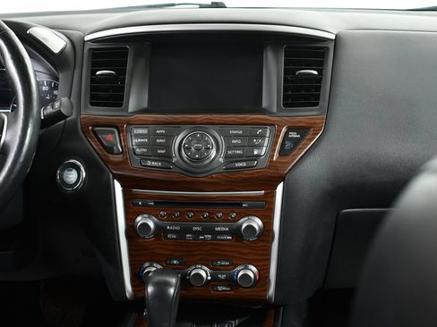 Used 2019 Nissan Pathfinder Platinum AWD/4WD image 9