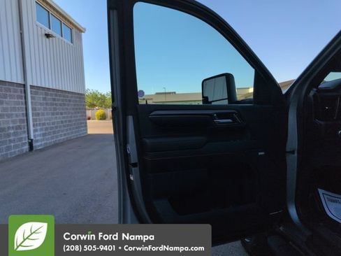 Used 2024 GMC Sierra 2500 AT4 w/ Technology Package AWD/4WD image 10