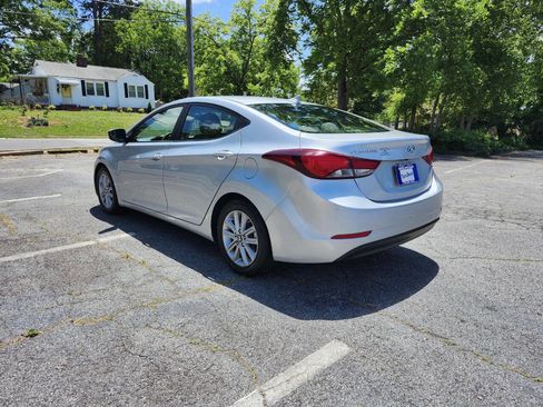 Used 2014 Hyundai Elantra SE w/ Option Group 02 FWD image 16