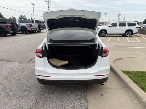 Used 2019 Ford Fusion SE w/ Equipment Group 151A FWD image 16