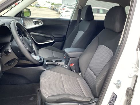 Used 2023 Kia Soul LX w/ LX Technology Package FWD image 15