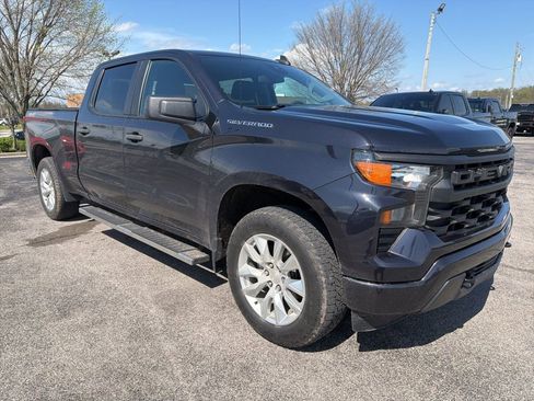 Used 2023 Chevrolet Silverado 1500 Custom AWD/4WD image 2
