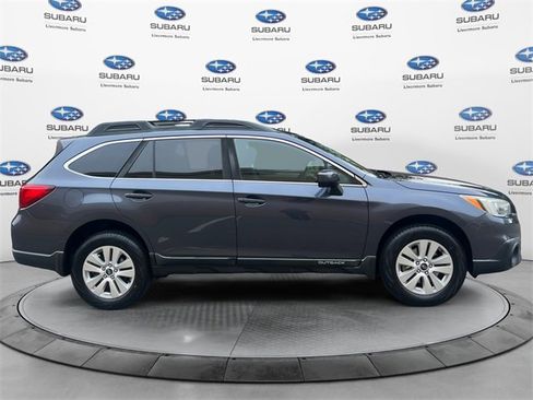 Used 2017 Subaru Outback 2.5i Premium image 3