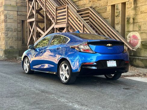 Used 2017 Chevrolet Volt LT w/ Comfort Package image 5
