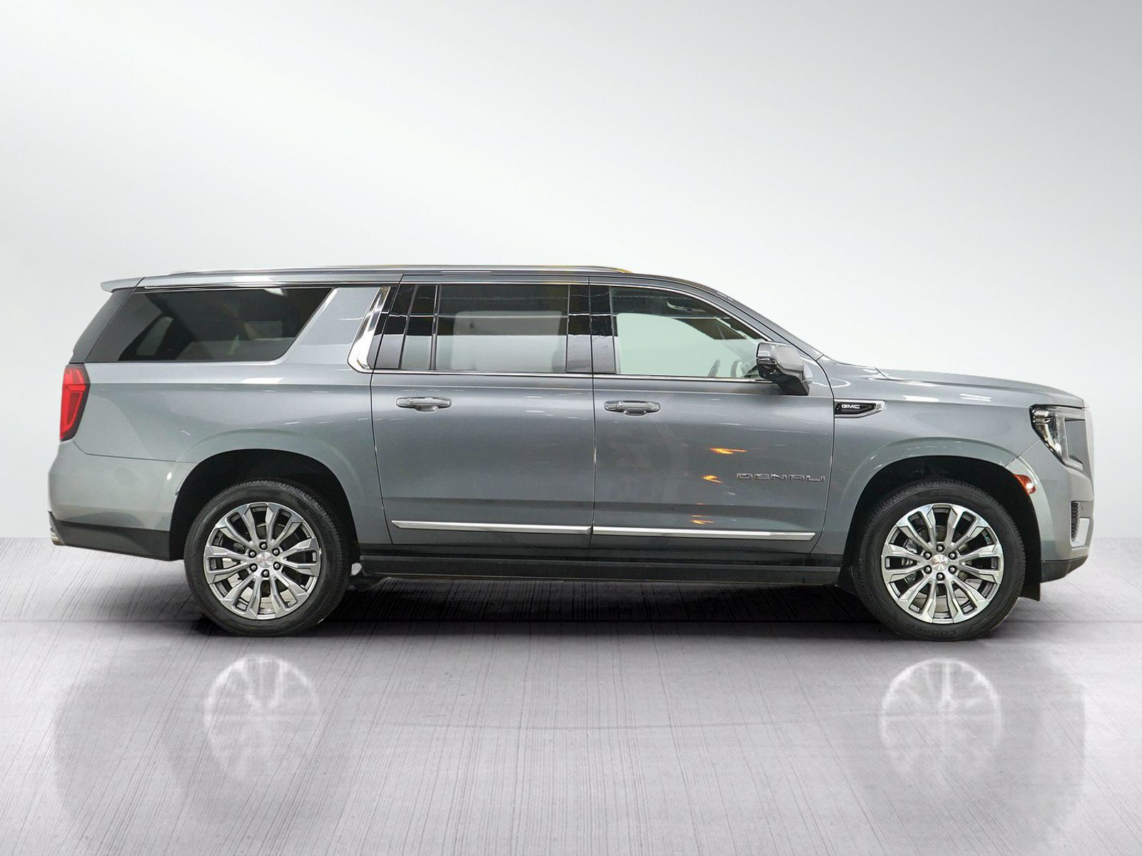 Used 2022 GMC Yukon XL Denali AWD/4WD image 6