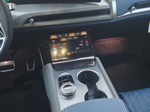 New 2026 Cadillac Vistiq Premium Luxury AWD/4WD image 18