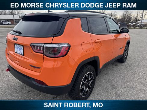 New 2026 Jeep Compass Trailhawk w/ Sun, Sound & Navigation Group AWD/4WD image 5