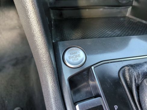 Used 2018 Volkswagen Tiguan SEL FWD image 26