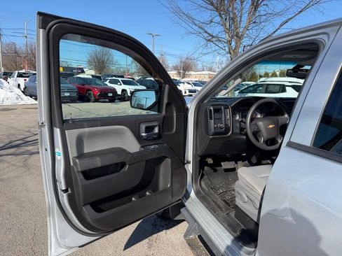 Used 2019 Chevrolet Silverado 1500 Custom w/ Custom Convenience Package image 8