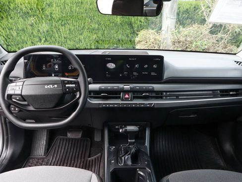 Used 2025 Kia K4 FWD image 26