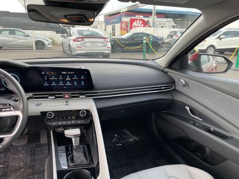 Used 2025 Hyundai Elantra Limited image 35