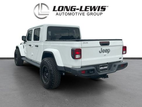 Used 2023 Jeep Gladiator Overland w/ Trailer Tow Package AWD/4WD image 4