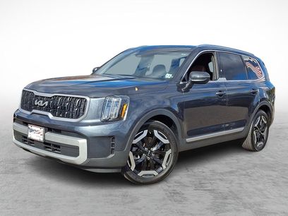 Used 2023 Kia Telluride EX w/ EX Captain's Chair Package
