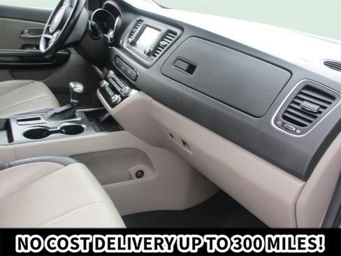 Used 2019 Kia Sedona EX FWD image 17