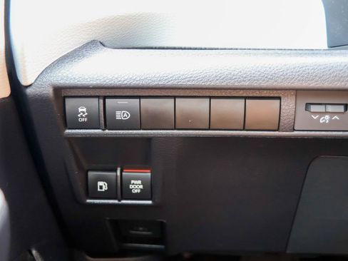 Used 2026 Toyota Sienna LE FWD image 21