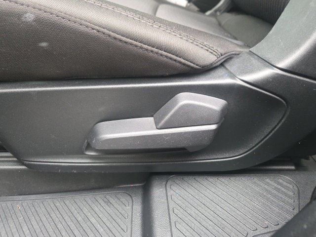Used 2023 Ford Explorer XLT AWD/4WD image 18