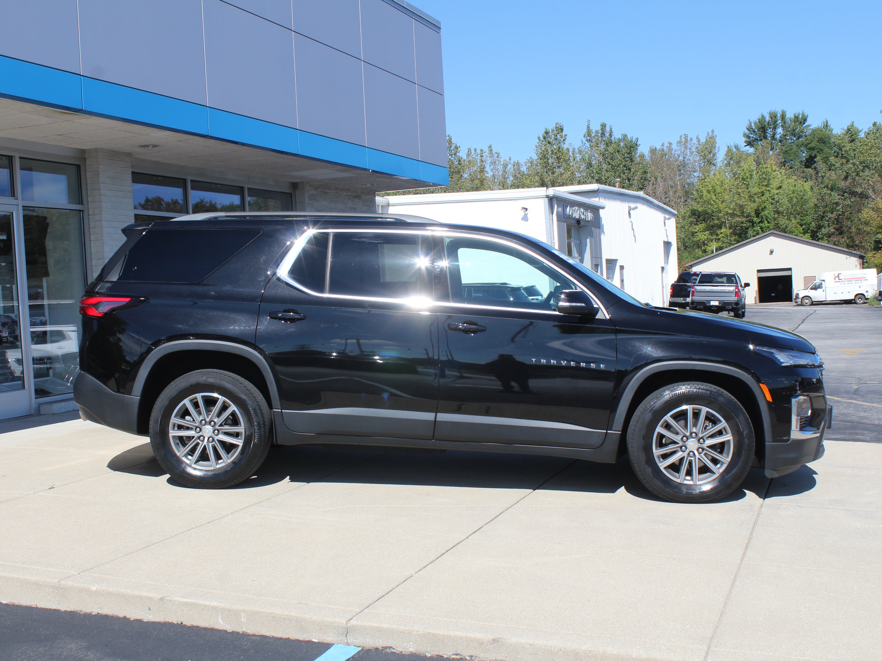 Used 2023 Chevrolet Traverse LT AWD/4WD image 5
