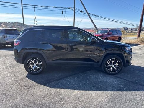 Used 2024 Jeep Compass Limited image 3