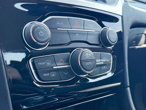Used 2023 Chrysler 300 Touring w/ Sport Appearance Package RWD image 15