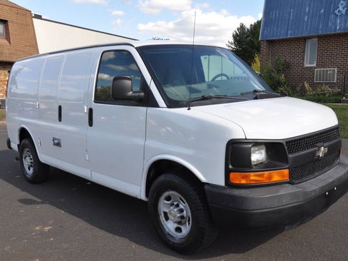 Used 2009 Chevrolet Express 2500 image 4