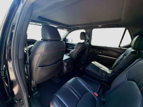 Used 2025 Honda Pilot TrailSport image 24