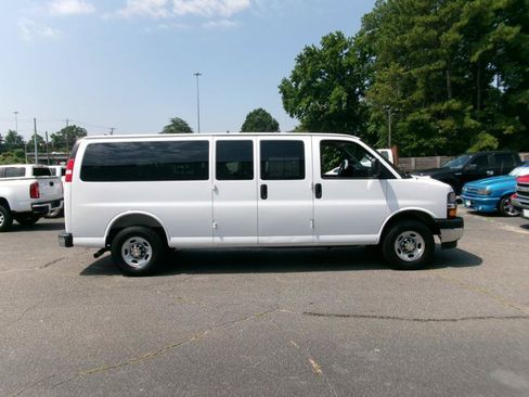 Used 2025 Chevrolet Express 3500 LT w/ LT Preferred Equipment Group RWD image 5
