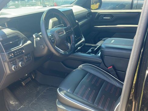 Used 2025 GMC Yukon AT4 Ultimate AWD/4WD image 5