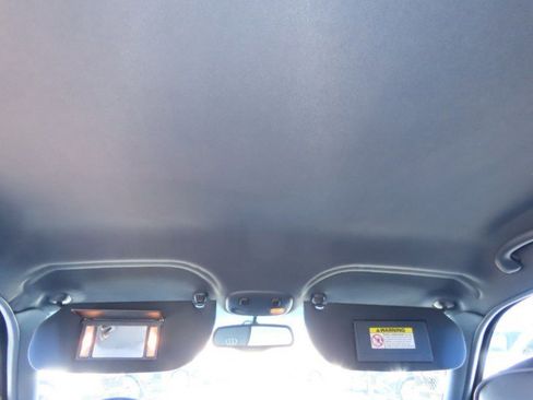 Used 2000 Lincoln Town Car Signature image 19