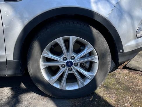 Used 2017 Ford Escape SE image 4