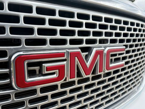 Used 2016 GMC Yukon XL Denali w/ Open Road Package AWD/4WD image 9